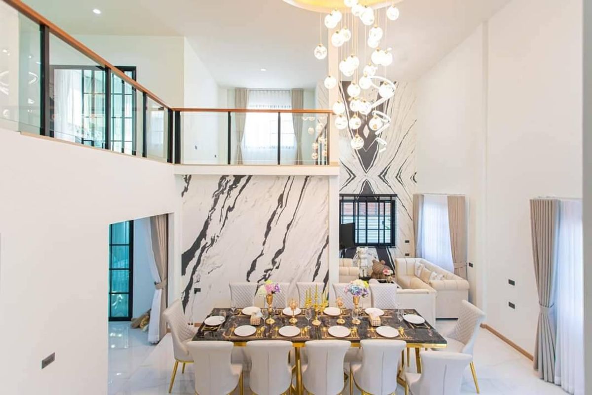 For RentTownhomeLadprao, Central Ladprao : Luxurious house for rent in Huai Khwang area Suitable for business people Baan Busara Camples, Wippawadee 20, Intersection 18 Chatuchak (N.1468)