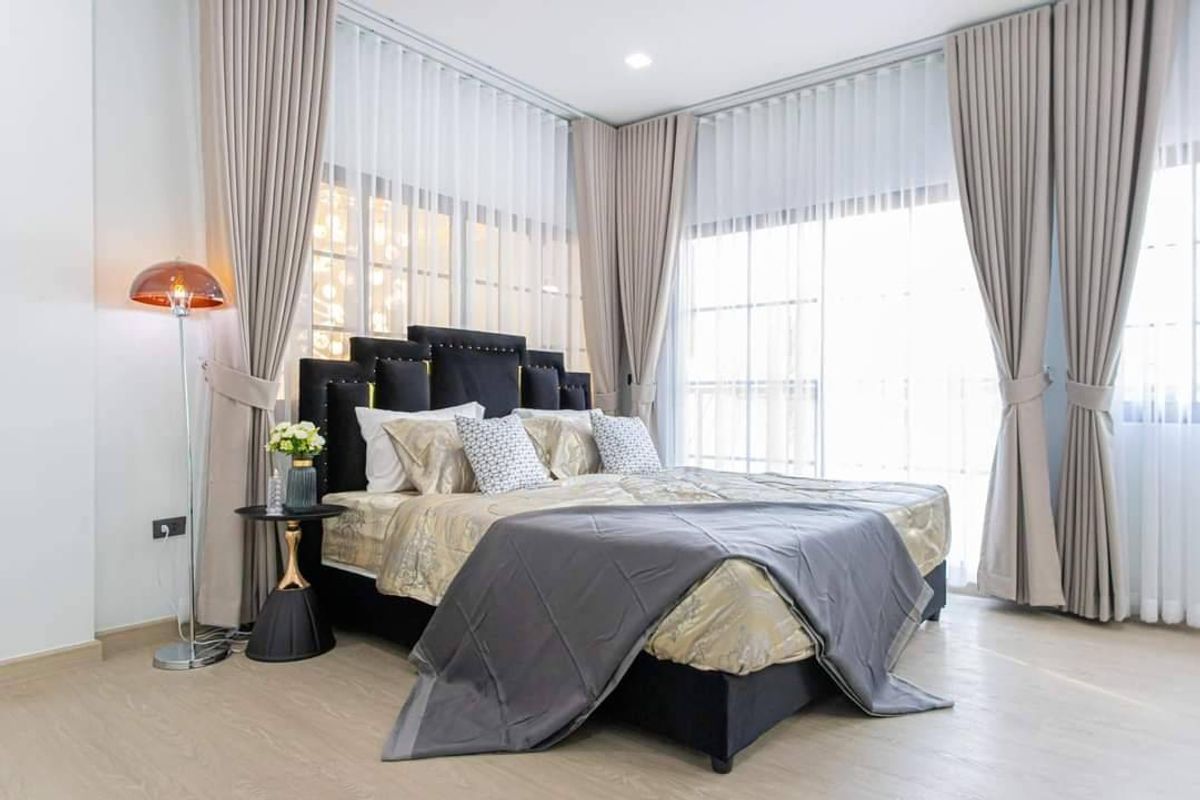 For RentTownhomeLadprao, Central Ladprao : Luxurious house for rent in Huai Khwang area Suitable for business people Baan Busara Camples, Wippawadee 20, Intersection 18 Chatuchak (N.1468)