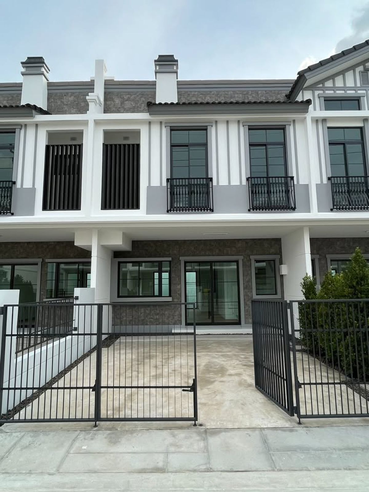 For RentHouseBangna, Bearing, Lasalle : K-6548 for rent! Townhome Villaggio 3 Srinakarin-Bang Na is ready to travel. Convenient to travel near Bangna.