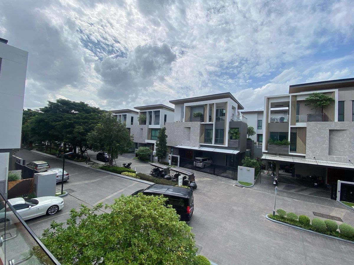 ขายบ้านเกษตร นวมินทร์ ลาดปลาเค้า : ขายบ้านเดี่ยว3ชั้นพร้อมลิฟท์ บ้านหรู ใกล้ถนนเลียบทางด่วนเอกมัย-รามอินทรา,
เกษตร-นวมินทร์ พื้นที่ใช้สอย360-660ตรม.