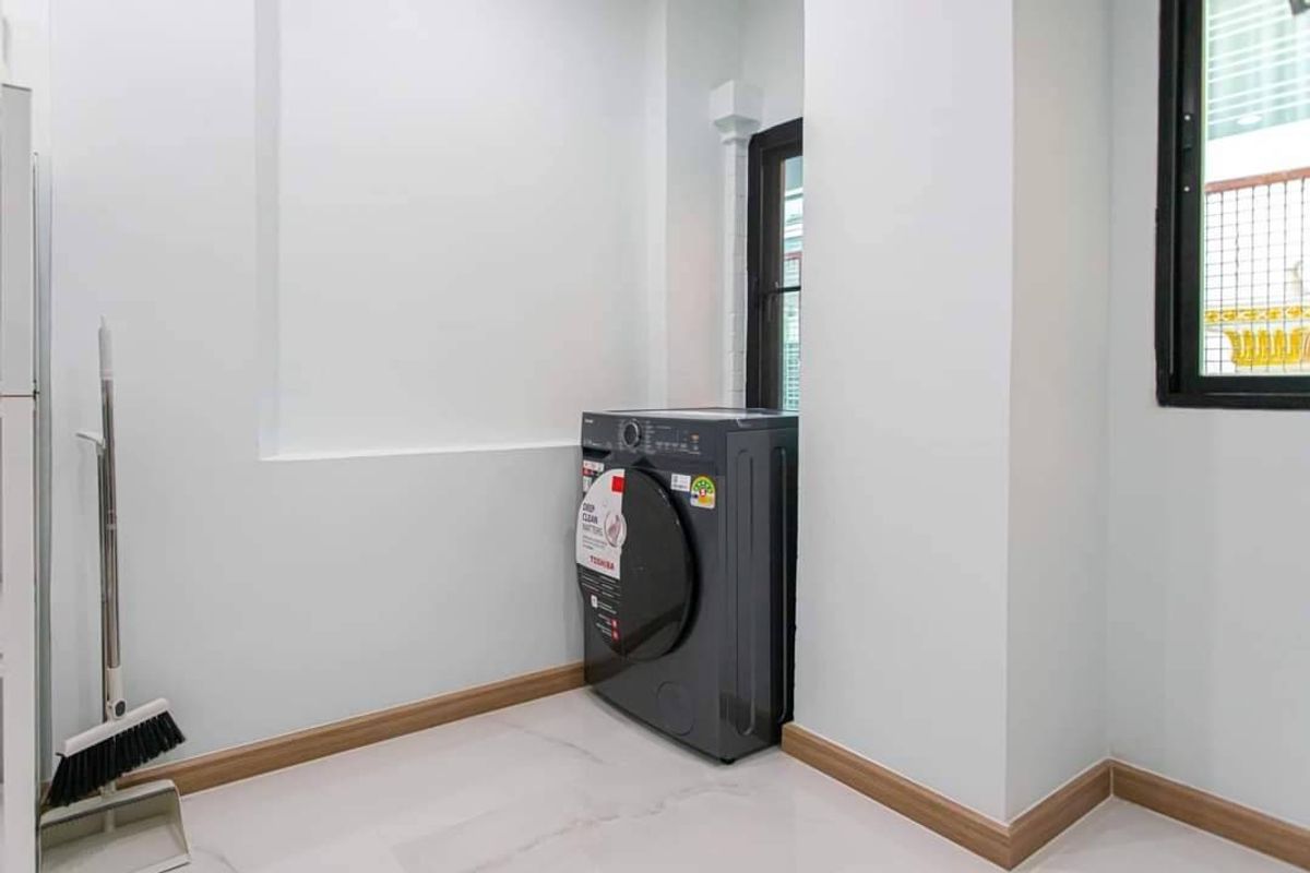 For RentTownhomeLadprao, Central Ladprao : Luxurious house for rent in Huai Khwang area Suitable for business people Baan Busara Camples, Wippawadee 20, Intersection 18 Chatuchak (N.1468)