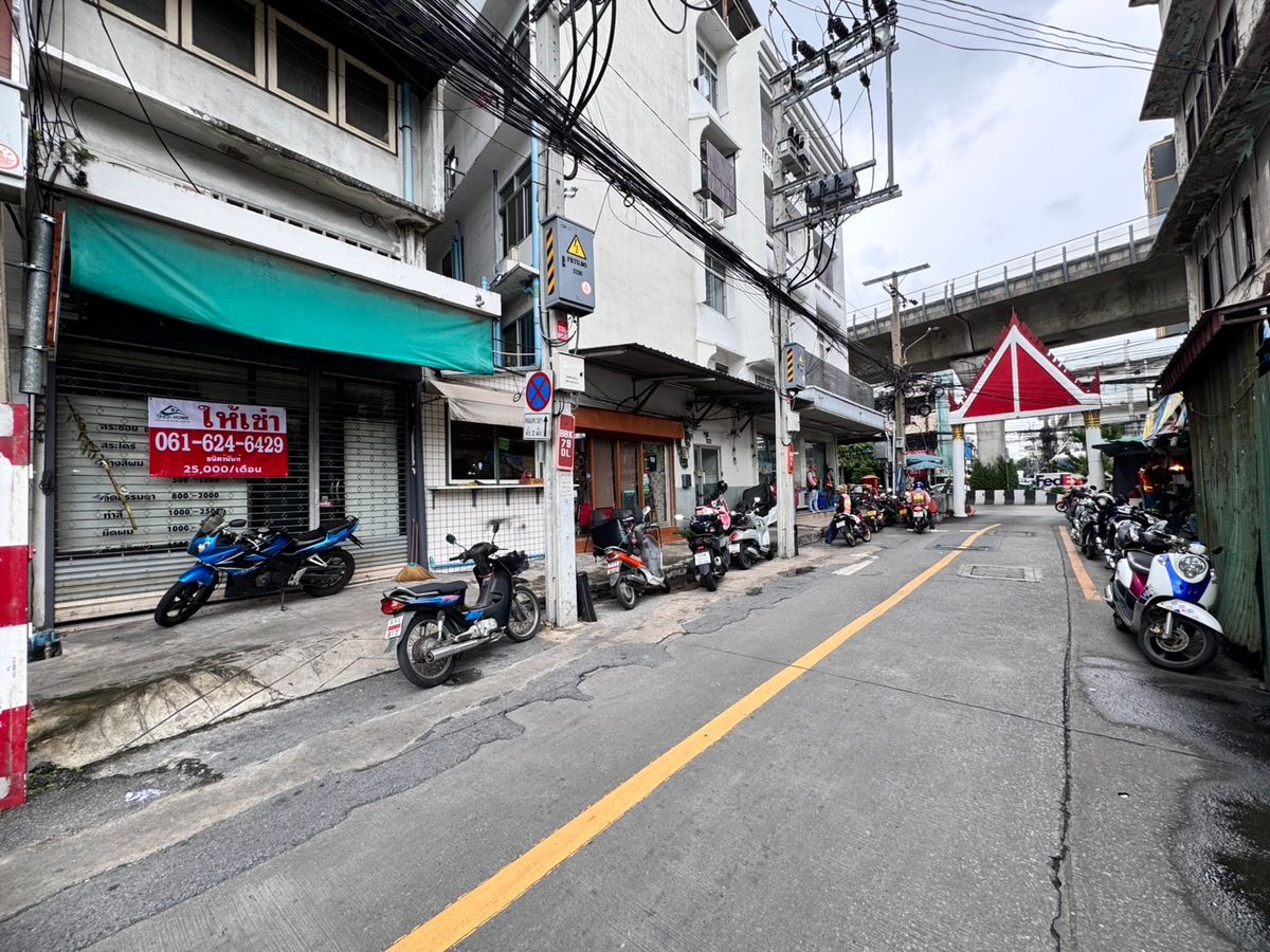 For RentShop HousePinklao, Charansanitwong : 4 -story commercial building for rent, Charan Sanitwong 57 (a lot of living space) (N.1015)