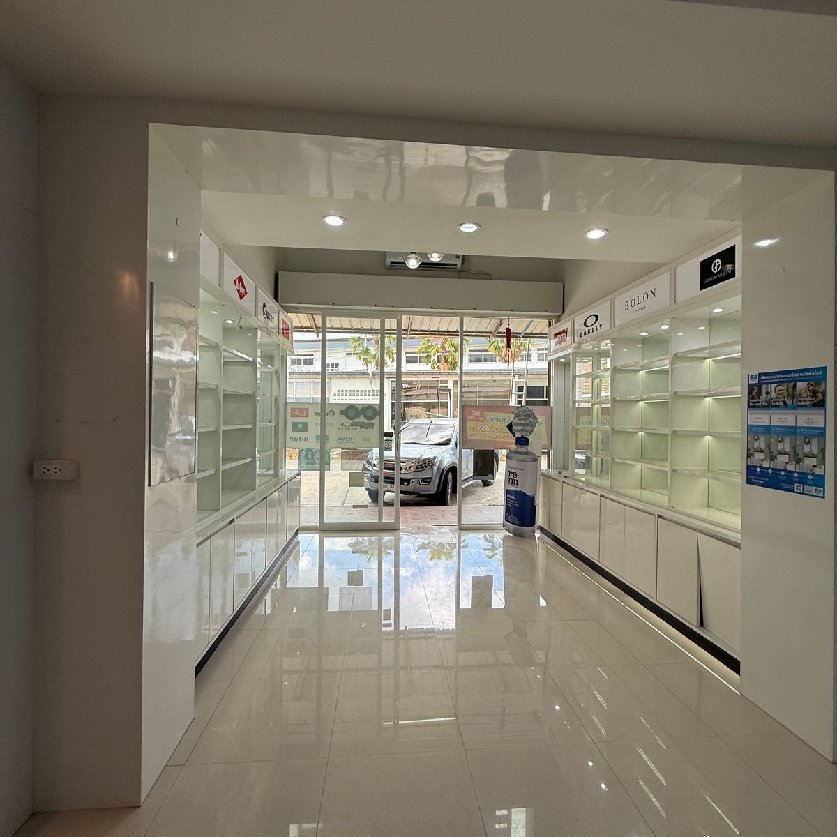 ขายอาคารพาณิชย์ลพบุรี : ขายด่วน ตึกแถว 3 ชั้น สภาพใหม่ ทำเลทอง หลัง มรภ.เทพสตรี ลพบุรี