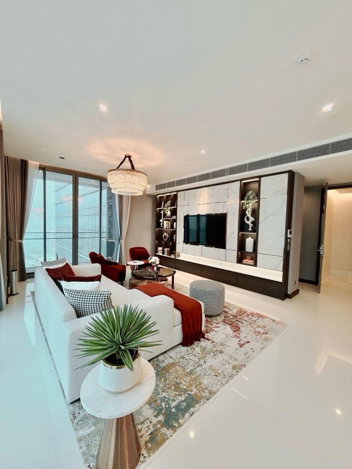 For SaleCondoNana, North Nana,Sukhumvit13, Soi Nana : 𝐐𝟏 𝐒𝐔𝐊𝐇𝐔𝐌𝐕𝐈𝐓 𝐒𝐔𝐊𝐇𝐔𝐌𝐕𝐈𝐓 𝐒𝐔𝐊𝐇𝐔𝐌𝐕𝐈𝐓 𝐎 𝐎 𝐎 meters 𝐅𝐫𝐞𝐞 Every fee, yes, pay Super Luxury, ready to go in to sell, loss, closing the project, new room, 1st hand