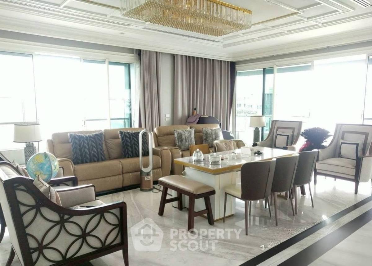 For RentCondoRama9, Petchburi, RCA : 5-BR Condo at Q Asoke near MRT Phetchaburi