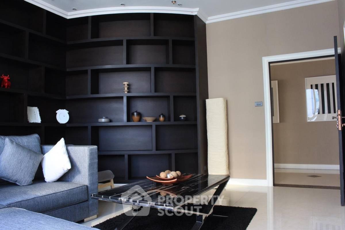 For RentCondoSukhumvit, Asoke, Thonglor : 4-BR Condo at Millennium Residence @ Sukhumvit Condominium near BTS Phrom Phong