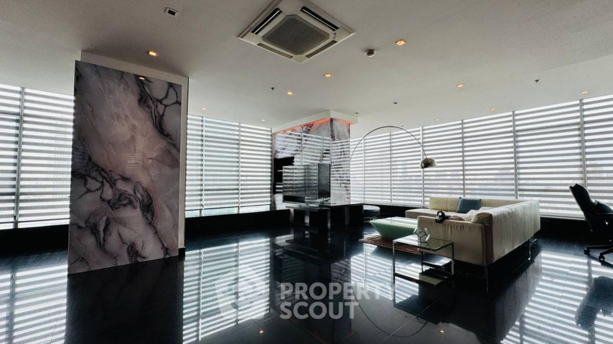 For RentCondoWongwianyai, Charoennakor : 3-BR Condo at Baan Sathorn Chaopraya near BTS Krung Thon Buri