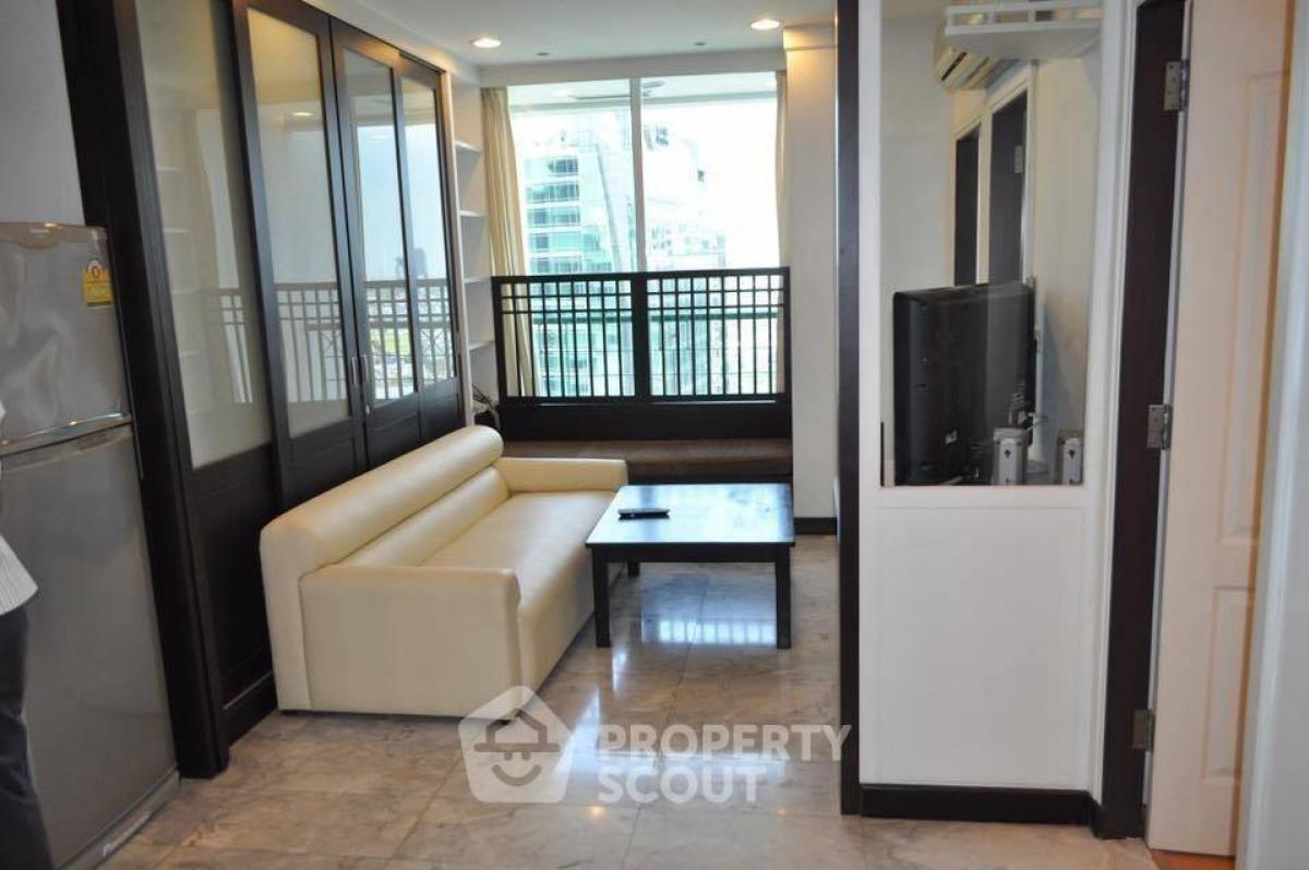 For RentCondoSathorn, Narathiwat : 2-BR Condo at Sathorn House Condominium near BTS Surasak