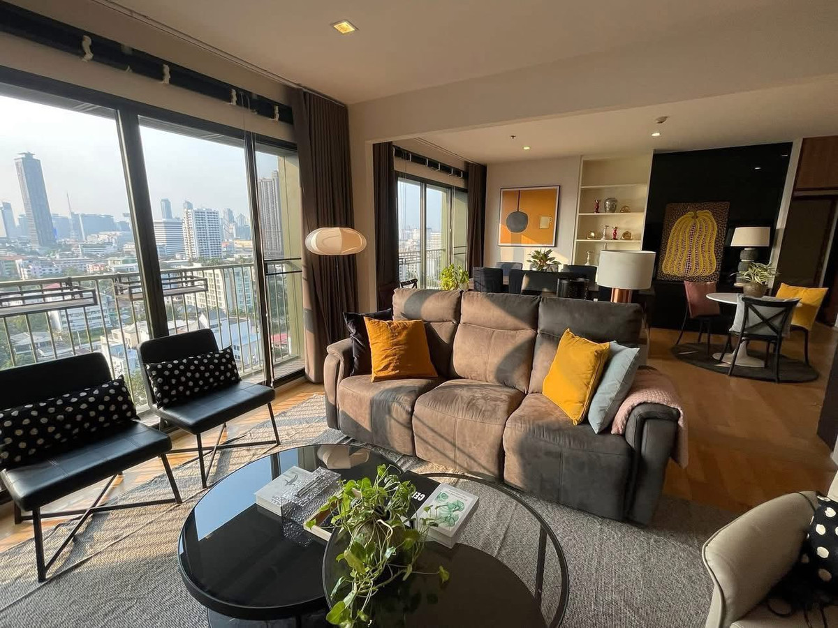 For RentCondoSukhumvit, Asoke, Thonglor : ✨ GT16016 | Condo Noble Solo, convenient travel, has a shuttle, big room, fully furnished. Ready to move in Hurry, the room goes very quickly!
