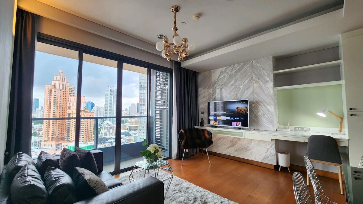 For RentCondoSukhumvit, Asoke, Thonglor : The Lumpini 24 | 2 bedrooms for rent, Queen Sirikit Center and Benjakitti Park, clean, good price, good location, near Emaporium.