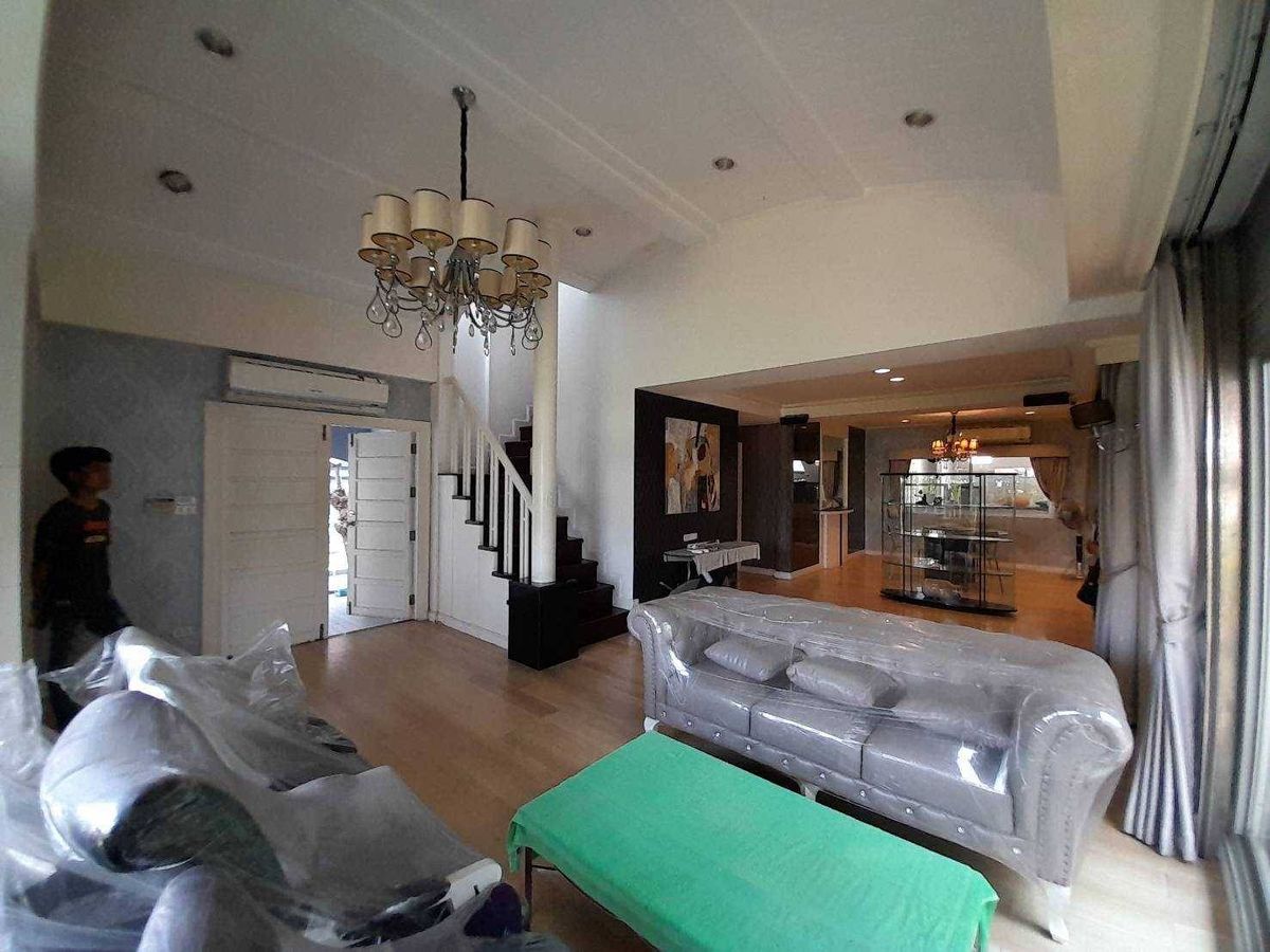 For RentHousePattanakan, Srinakarin : Rent a detached house, Phatthanakan 57, 319 sq.m. with a swimming pool and personal fisnet (N.934)