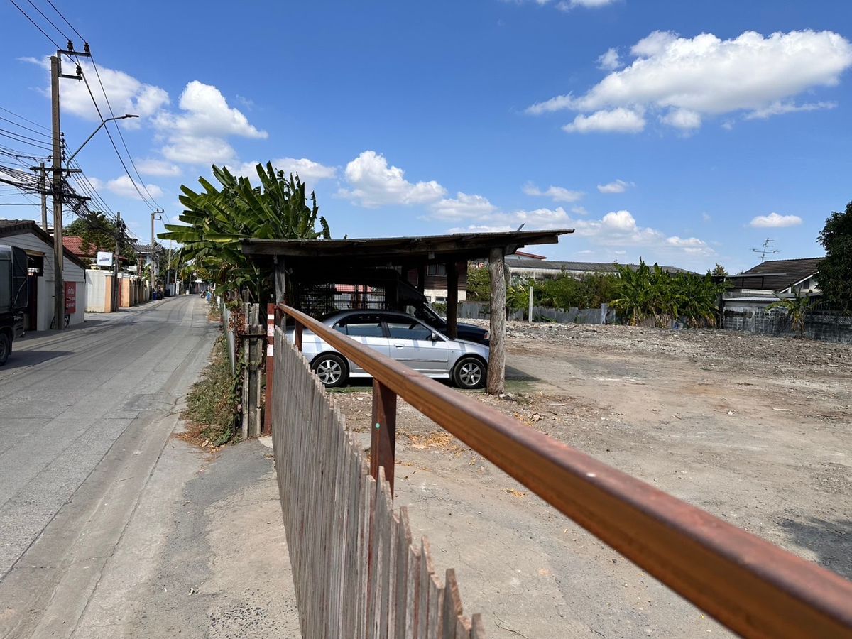 For RentLandChaengwatana, Muangthong : Land for rent 329 sq. Wah, Chaeng Watthana Road, Soi 6, Lak Si, Bangkok, near the main road (N.930)