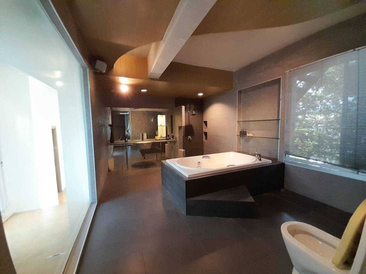 For RentHousePattanakan, Srinakarin : Rent a detached house, Phatthanakan 57, 319 sq.m. with a swimming pool and personal fisnet (N.934)