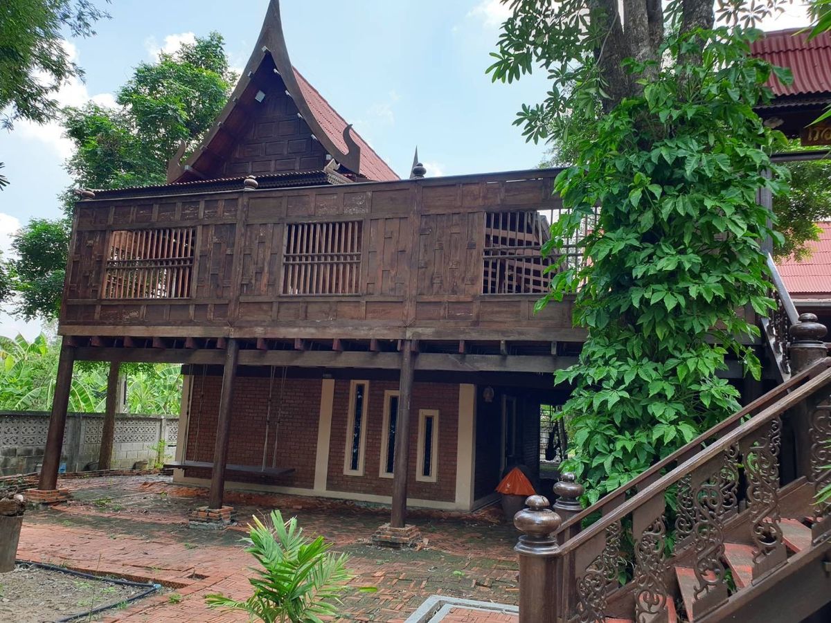 ขายบ้านสุพรรณบุรี : เรือนไทยหมู่ชุดใหญ่ไม้สัก รูปแบบมาตรฐาน ตกแต่งสไตล์รีสอร์ท 