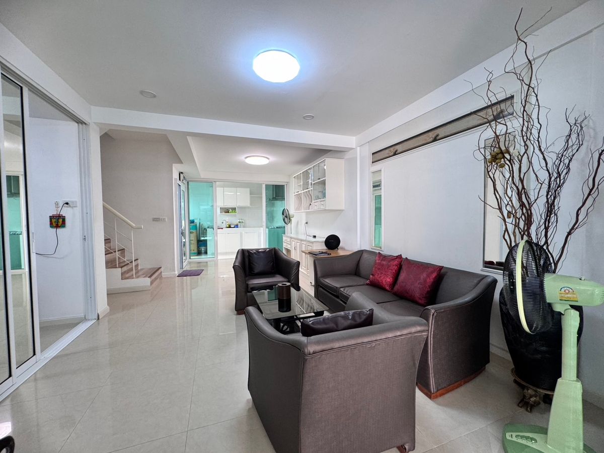 TownhomeSamut Prakan,Samrong : 3 -storey townhome for sale, Supalai Village, Sukhumvit - Srinakarin, near Bitec Bangna (N.1715)