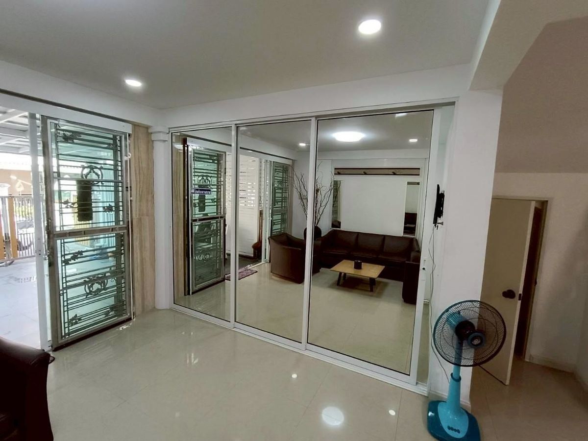 TownhomeSamut Prakan,Samrong : 3 -storey townhome for sale, Supalai Village, Sukhumvit - Srinakarin, near Bitec Bangna (N.1715)