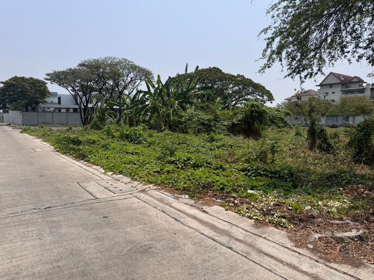 For RentLandPattanakan, Srinakarin : Land for rent, Krungthep Kreetha, Soi 20, Junction 3 Near Airport Link Hua Mak (N.1597)