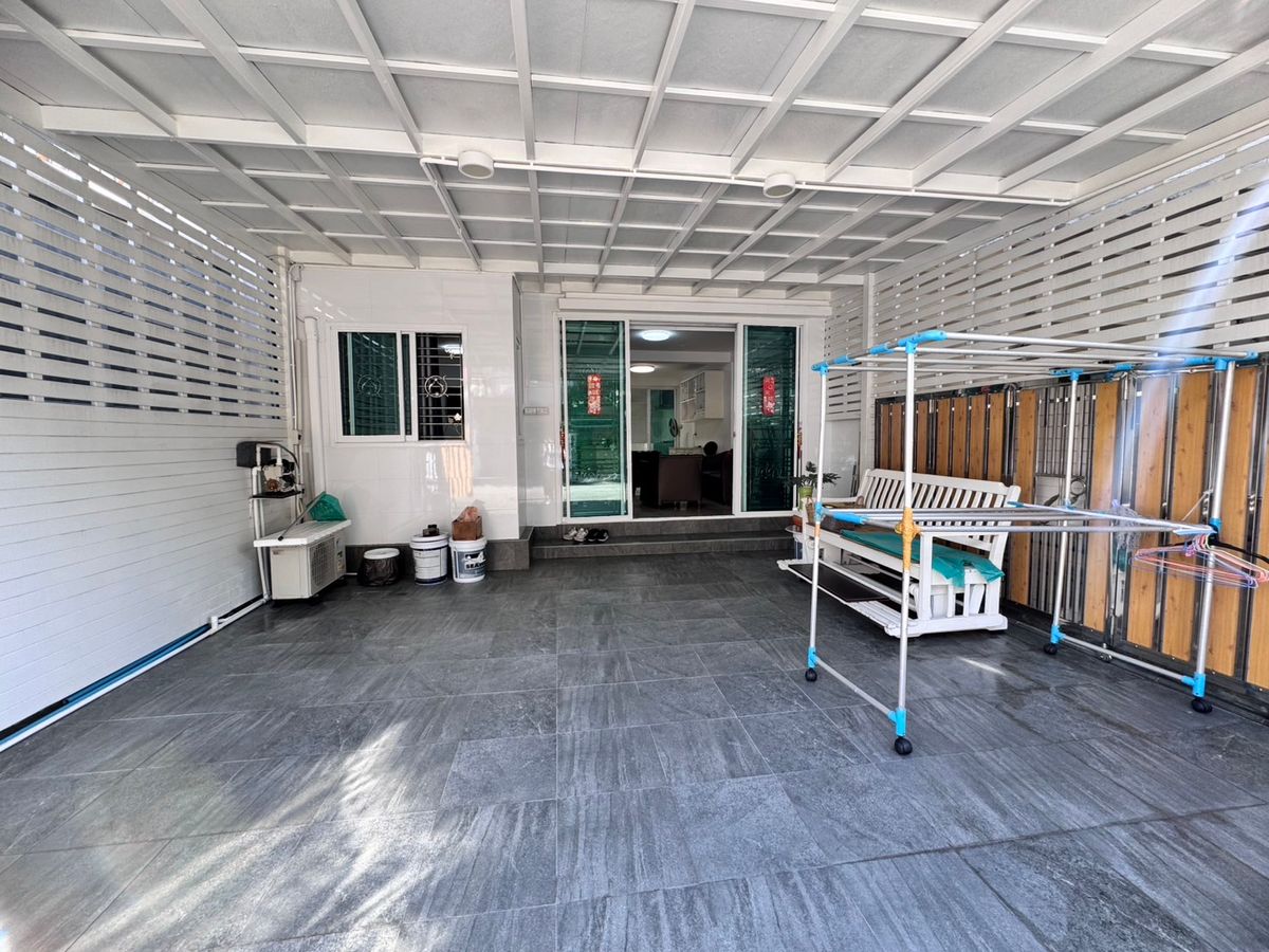 TownhomeSamut Prakan,Samrong : 3 -storey townhome for sale, Supalai Village, Sukhumvit - Srinakarin, near Bitec Bangna (N.1715)