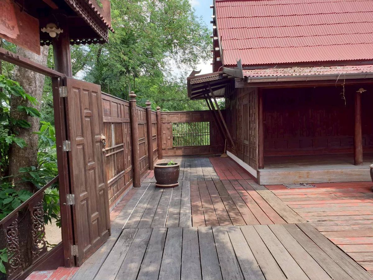 ขายบ้านสุพรรณบุรี : เรือนไทยหมู่ชุดใหญ่ไม้สัก รูปแบบมาตรฐาน ตกแต่งสไตล์รีสอร์ท 