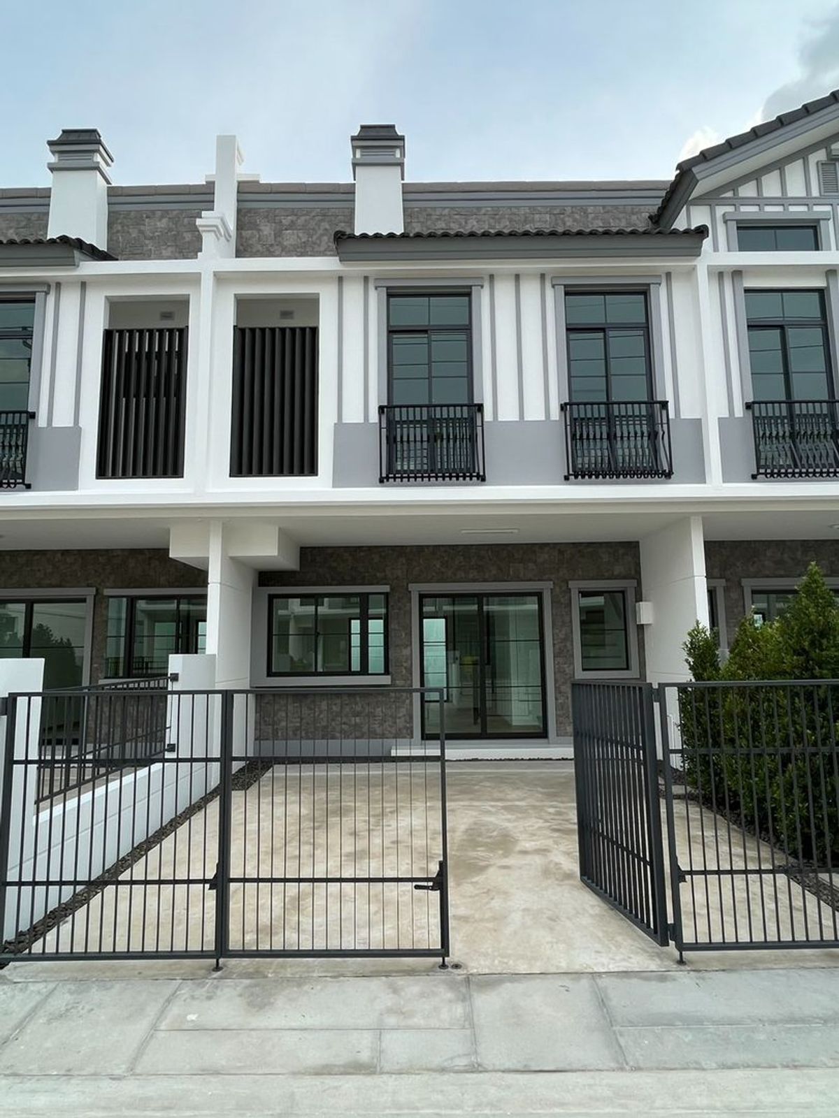 ขายบ้านบางนา แบริ่ง ลาซาล : ให้เช่า 30.5ตรว 3นอน3น้ำ ทาวน์โฮม 2 ชั้น Villaggio 3 ศรีนครินทร์-บางนา