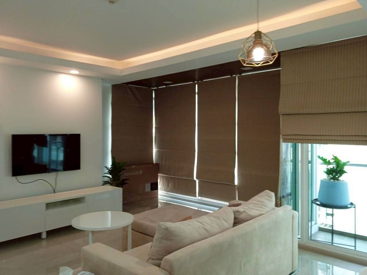 For RentCondoSilom, Saladaeng, Bangrak : LTHC13279 - Condo for Rent | Focus on Sala Daeng | 86 SQM | 2 Beds 1 Bath | 45K/MONTH | Near BTS SALA DAENG/MRT SILOM | Condo for rent