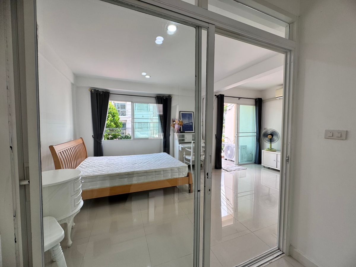 TownhomeSamut Prakan,Samrong : 3 -storey townhome for sale, Supalai Village, Sukhumvit - Srinakarin, near Bitec Bangna (N.1715)