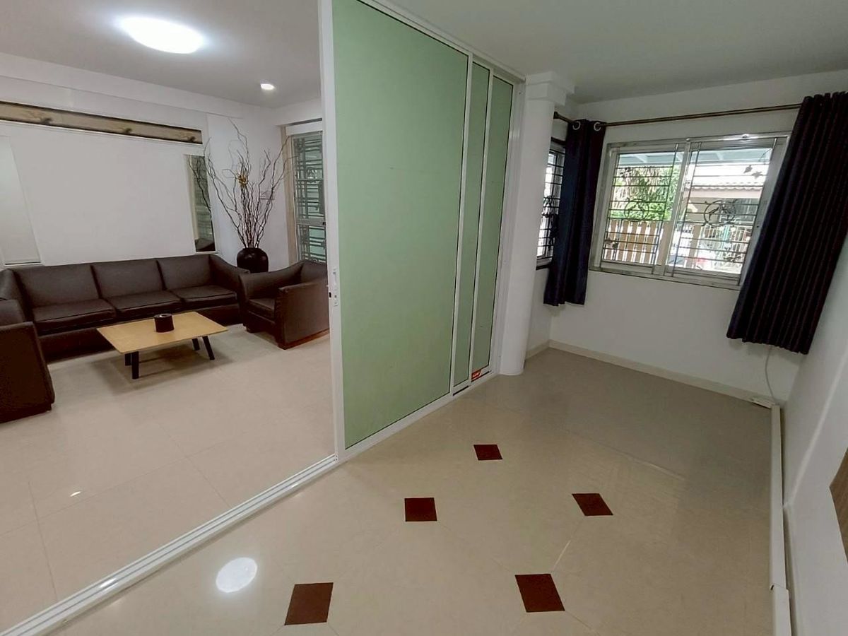 TownhomeSamut Prakan,Samrong : 3 -storey townhome for sale, Supalai Village, Sukhumvit - Srinakarin, near Bitec Bangna (N.1715)