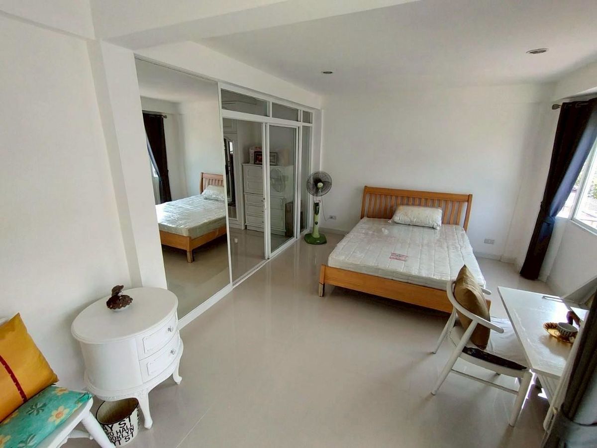 TownhomeSamut Prakan,Samrong : 3 -storey townhome for sale, Supalai Village, Sukhumvit - Srinakarin, near Bitec Bangna (N.1715)