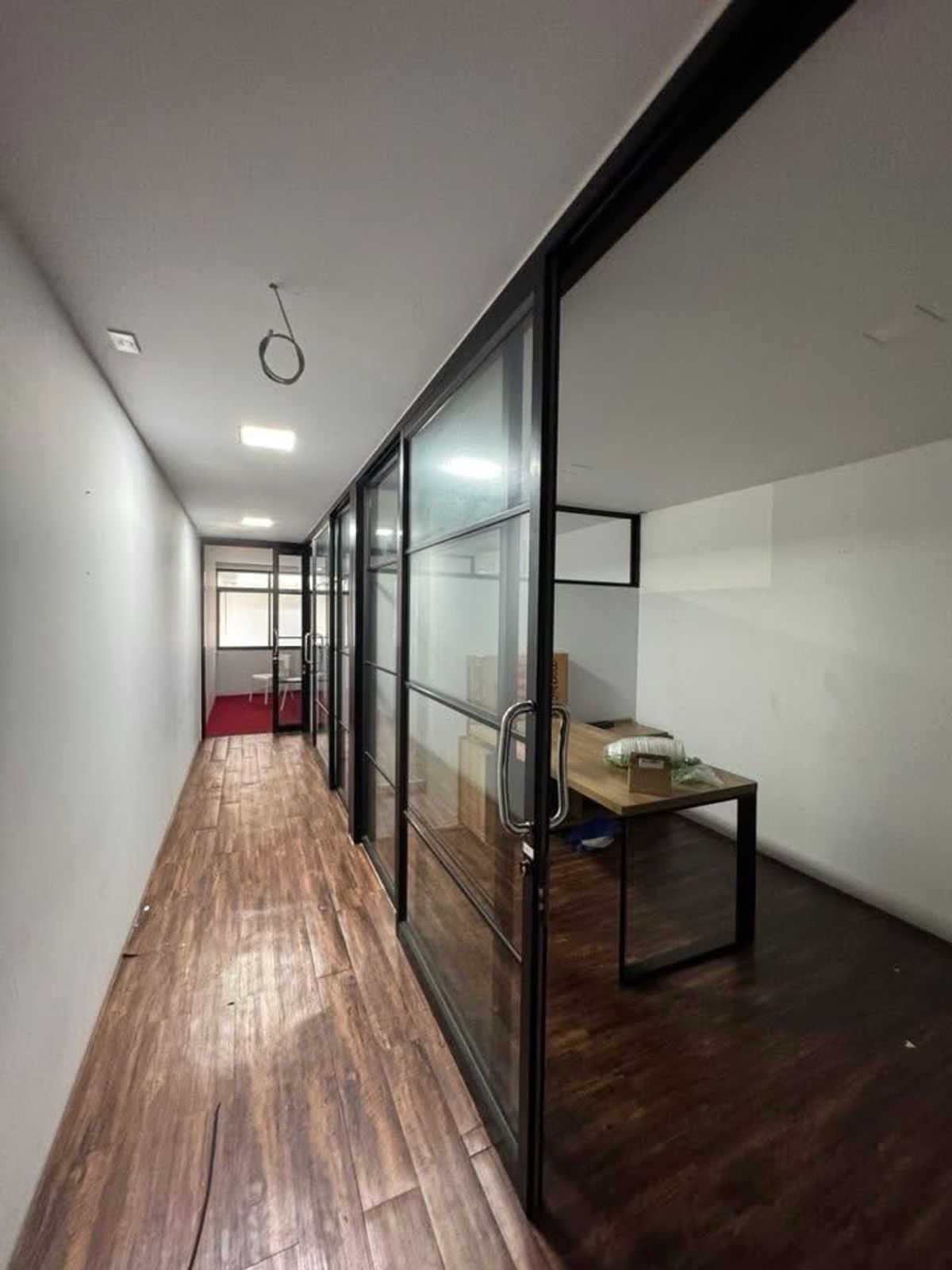 For RentShop HouseRama9, Petchburi, RCA : Rent a commercial building, Rama 9, a good location on the main road. There is a parking lot. Company registration And stores