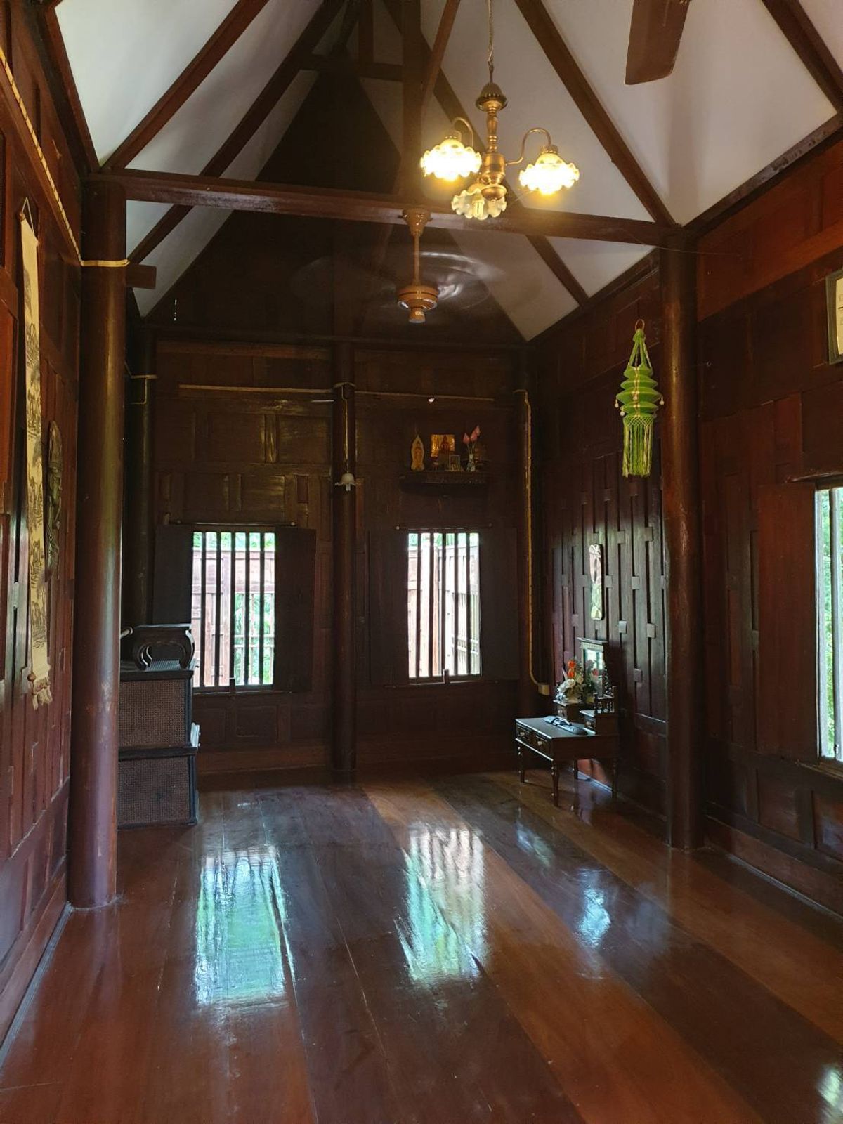 ขายบ้านสุพรรณบุรี : เรือนไทยหมู่ชุดใหญ่ไม้สัก รูปแบบมาตรฐาน ตกแต่งสไตล์รีสอร์ท 