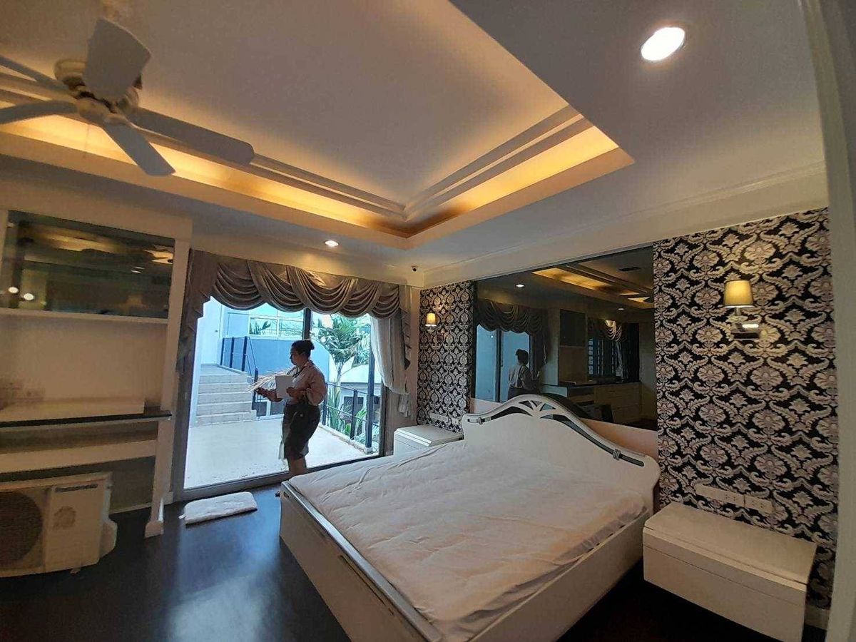 For RentHousePattanakan, Srinakarin : Rent a detached house, Phatthanakan 57, 319 sq.m. with a swimming pool and personal fisnet (N.934)