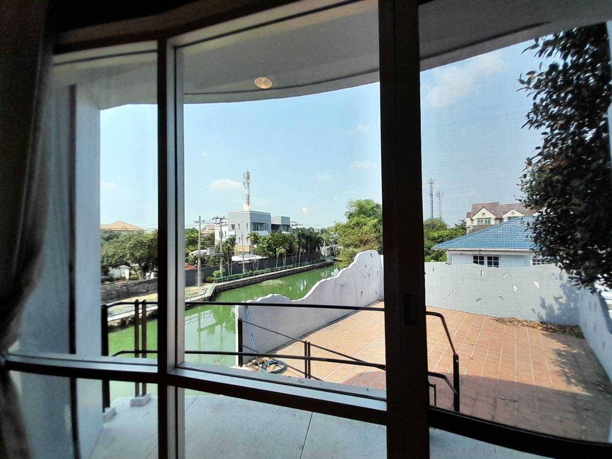 For RentHousePattanakan, Srinakarin : Rent a detached house, Phatthanakan 57, 319 sq.m. with a swimming pool and personal fisnet (N.934)