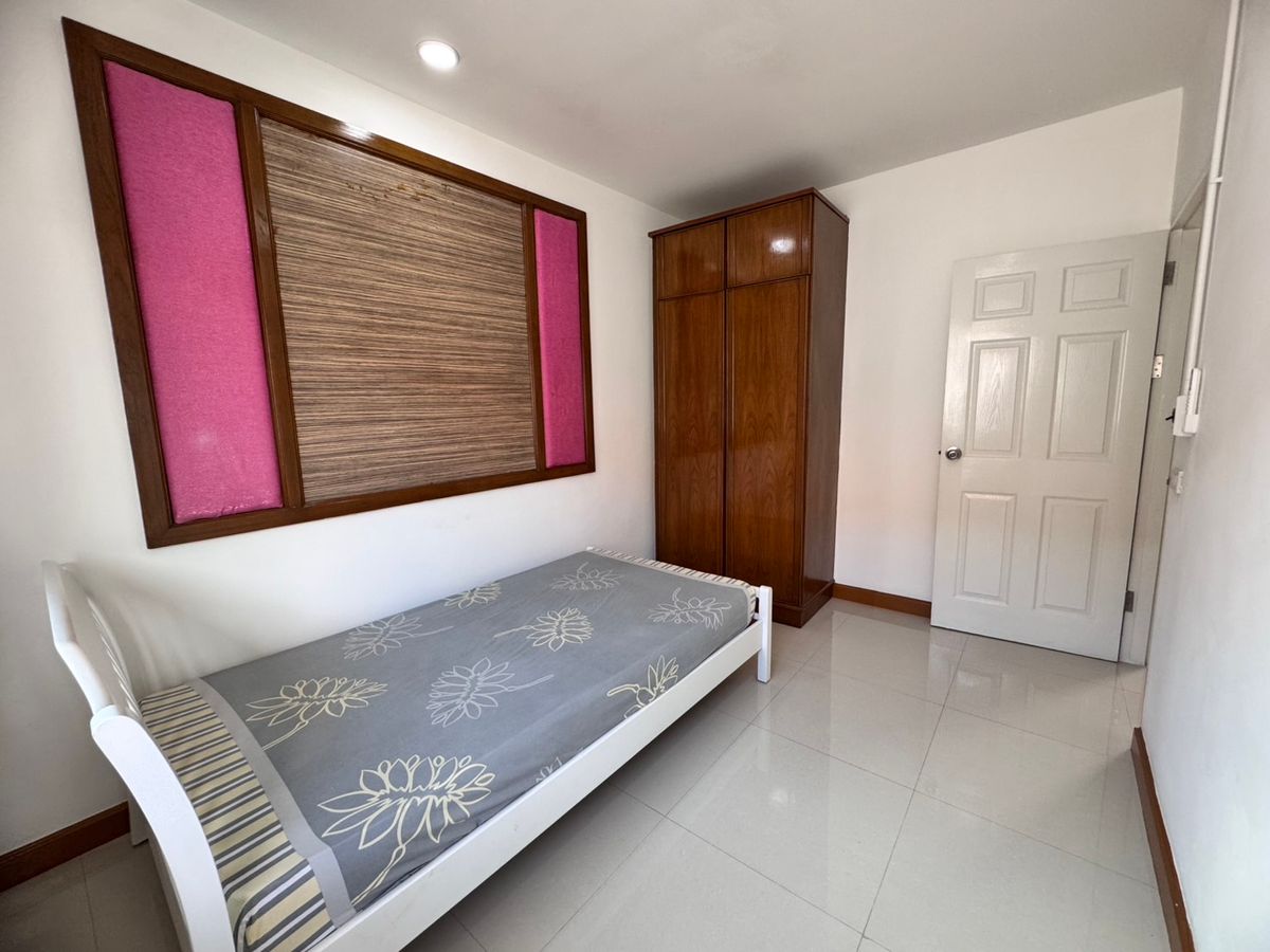 TownhomeSamut Prakan,Samrong : 3 -storey townhome for sale, Supalai Village, Sukhumvit - Srinakarin, near Bitec Bangna (N.1715)