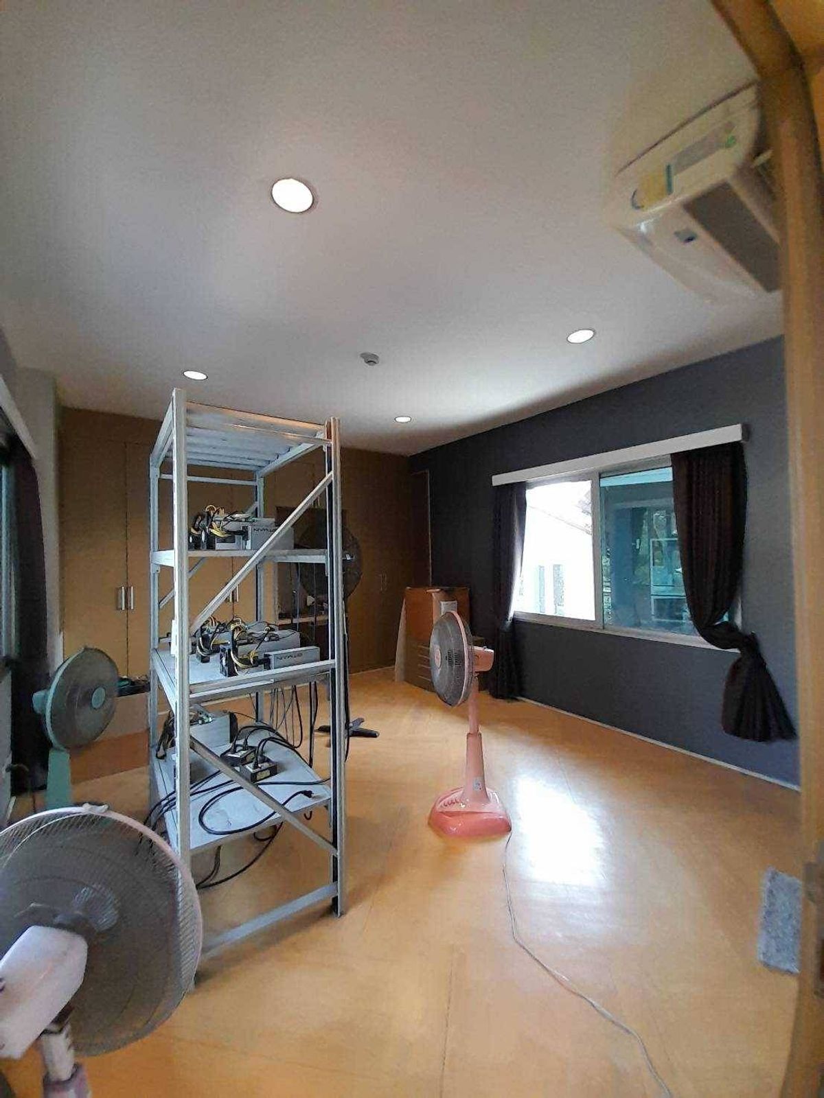 For RentHousePattanakan, Srinakarin : Rent a detached house, Phatthanakan 57, 319 sq.m. with a swimming pool and personal fisnet (N.934)