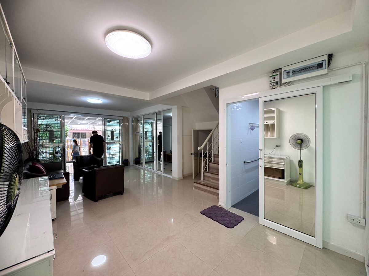 TownhomeSamut Prakan,Samrong : 3 -storey townhome for sale, Supalai Village, Sukhumvit - Srinakarin, near Bitec Bangna (N.1715)