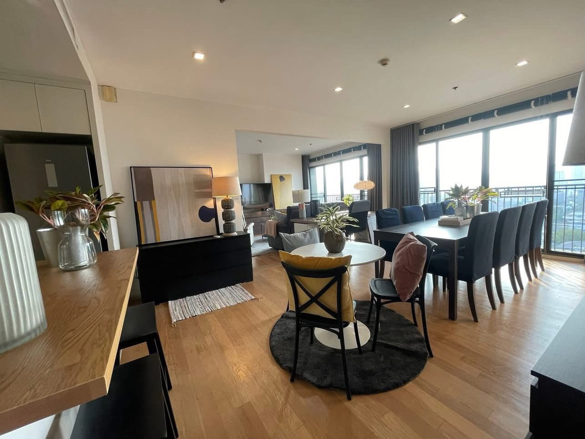 For RentCondoSukhumvit, Asoke, Thonglor : ✨ GT16016 | Condo Noble Solo, convenient travel, has a shuttle, big room, fully furnished. Ready to move in Hurry, the room goes very quickly!