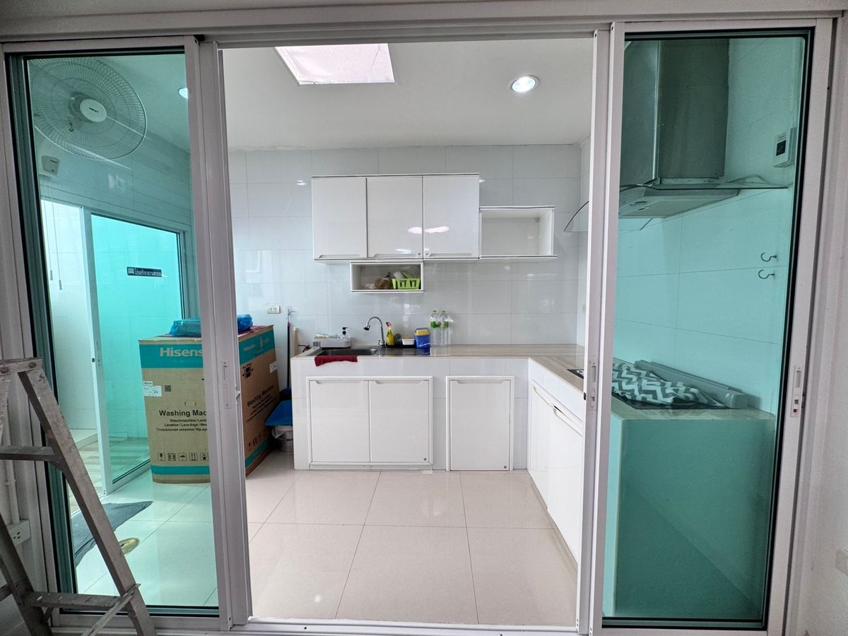 TownhomeSamut Prakan,Samrong : 3 -storey townhome for sale, Supalai Village, Sukhumvit - Srinakarin, near Bitec Bangna (N.1715)