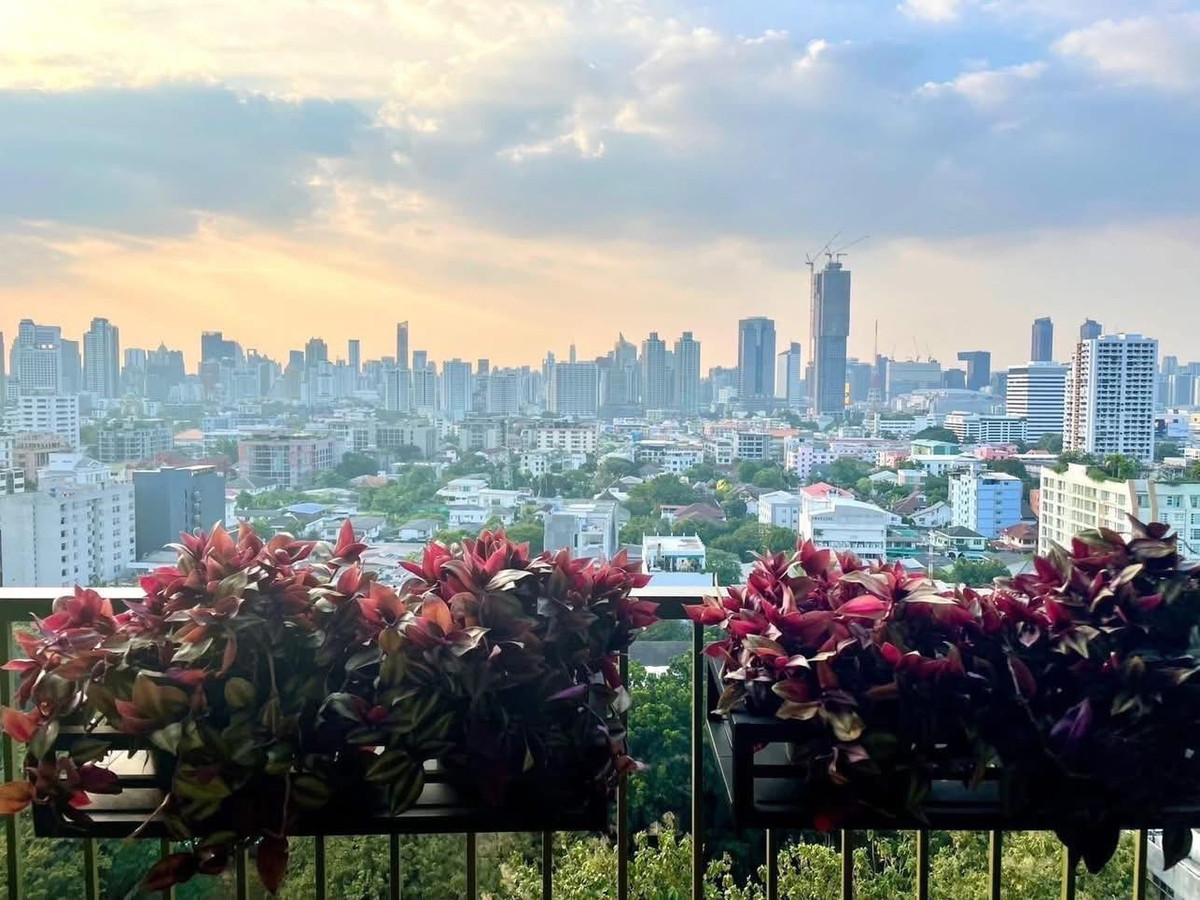For RentCondoSukhumvit, Asoke, Thonglor : ✨ GT16016 | Condo Noble Solo, convenient travel, has a shuttle, big room, fully furnished. Ready to move in Hurry, the room goes very quickly!