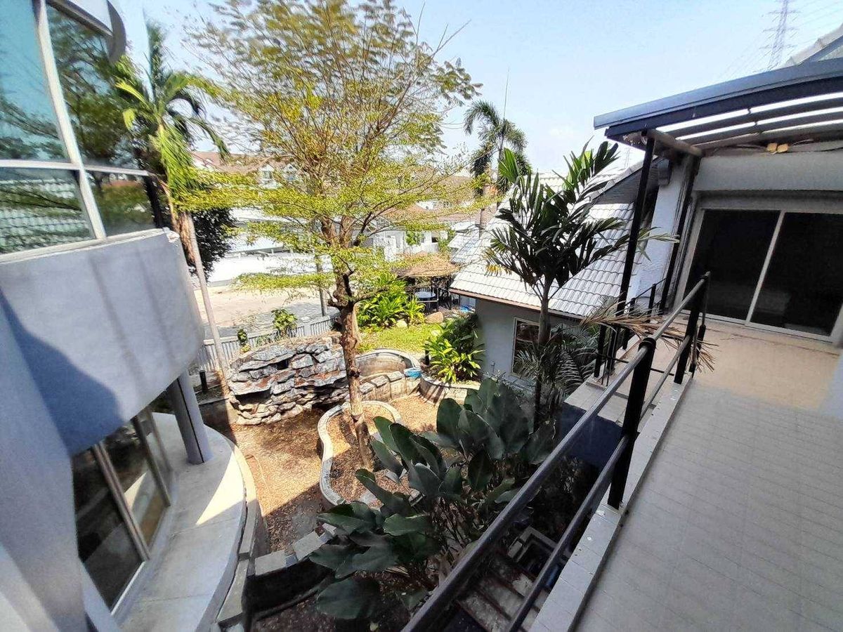 For RentHousePattanakan, Srinakarin : Rent a detached house, Phatthanakan 57, 319 sq.m. with a swimming pool and personal fisnet (N.934)