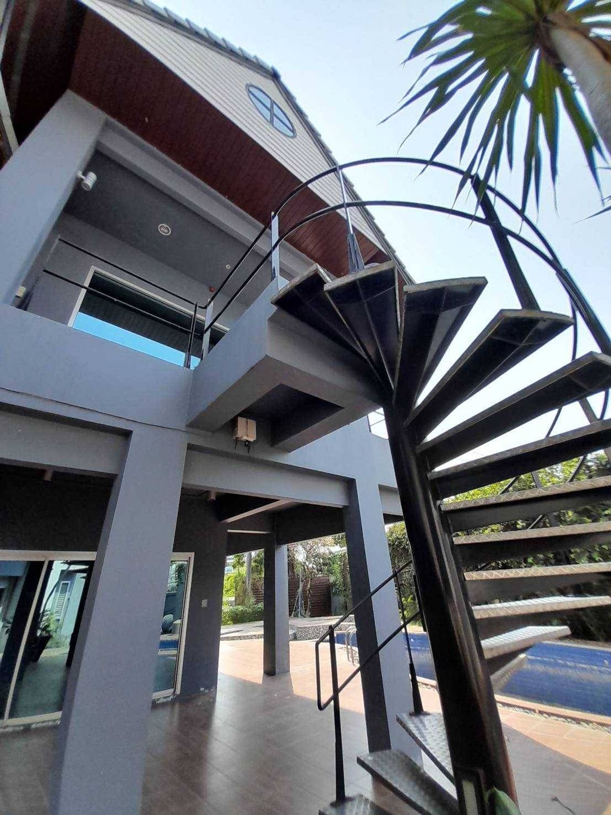 For RentHousePattanakan, Srinakarin : Rent a detached house, Phatthanakan 57, 319 sq.m. with a swimming pool and personal fisnet (N.934)