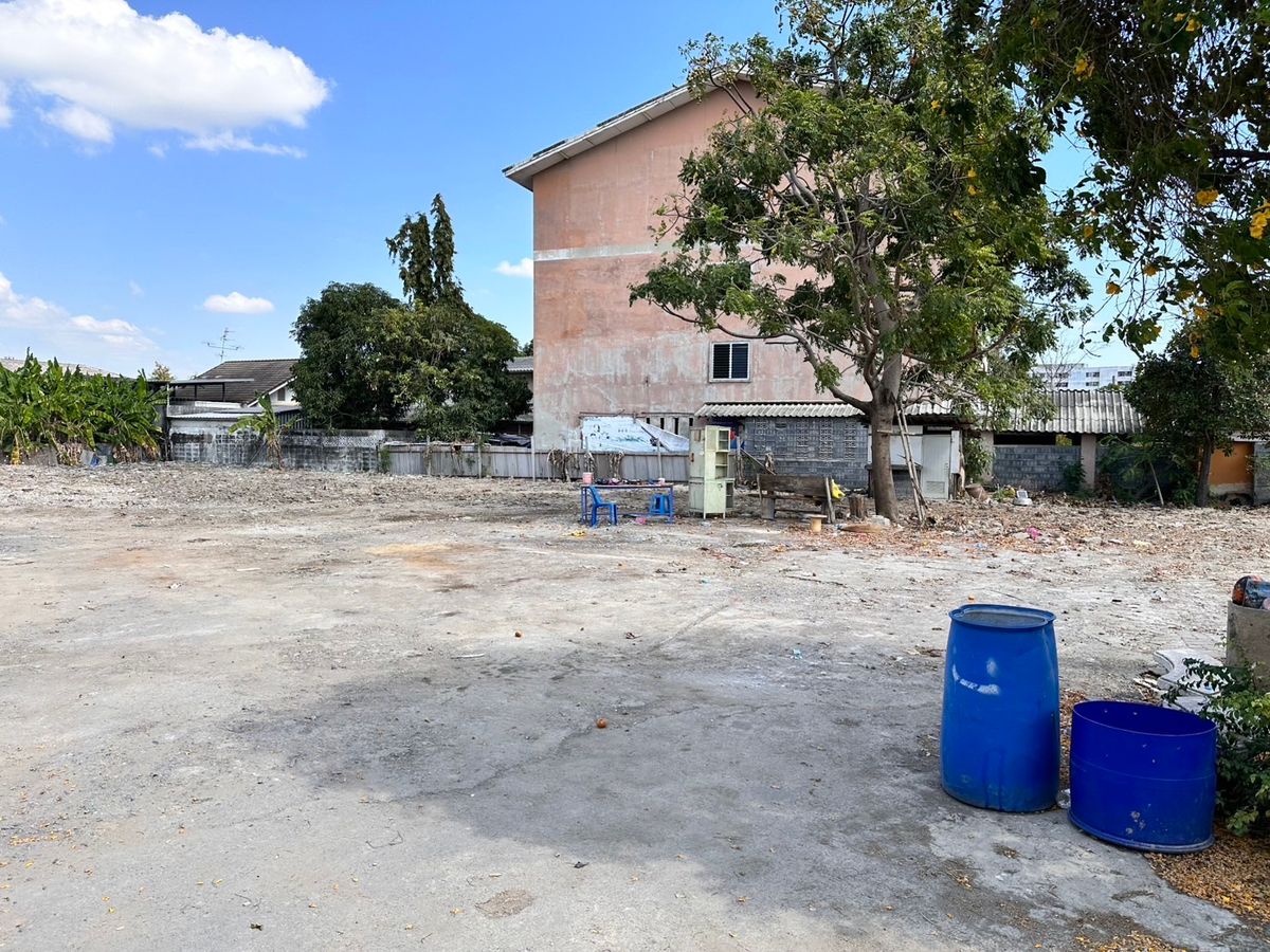 For RentLandChaengwatana, Muangthong : Land for rent 329 sq. Wah, Chaeng Watthana Road, Soi 6, Lak Si, Bangkok, near the main road (N.930)