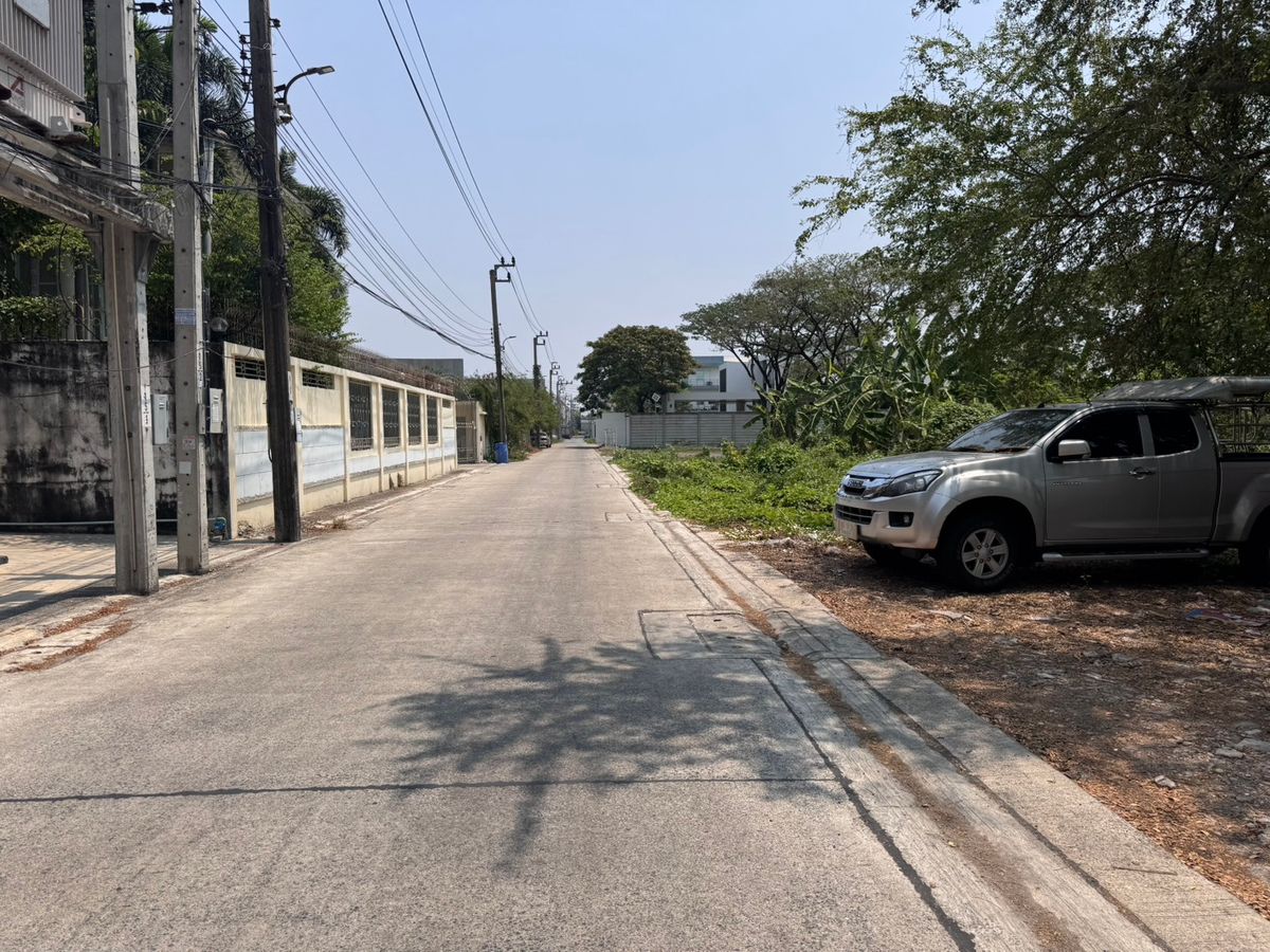 For RentLandPattanakan, Srinakarin : Land for rent, Krungthep Kreetha, Soi 20, Junction 3 Near Airport Link Hua Mak (N.1597)