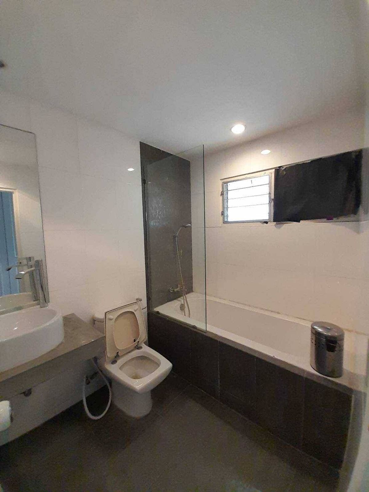 For RentHousePattanakan, Srinakarin : Rent a detached house, Phatthanakan 57, 319 sq.m. with a swimming pool and personal fisnet (N.934)