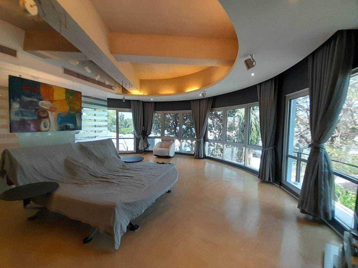 For RentHousePattanakan, Srinakarin : Rent a detached house, Phatthanakan 57, 319 sq.m. with a swimming pool and personal fisnet (N.934)