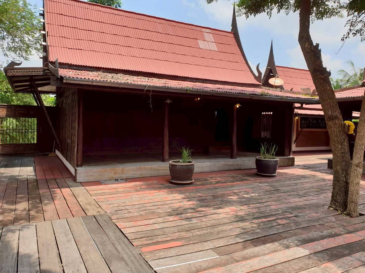 ขายบ้านสุพรรณบุรี : เรือนไทยหมู่ชุดใหญ่ไม้สัก รูปแบบมาตรฐาน ตกแต่งสไตล์รีสอร์ท 