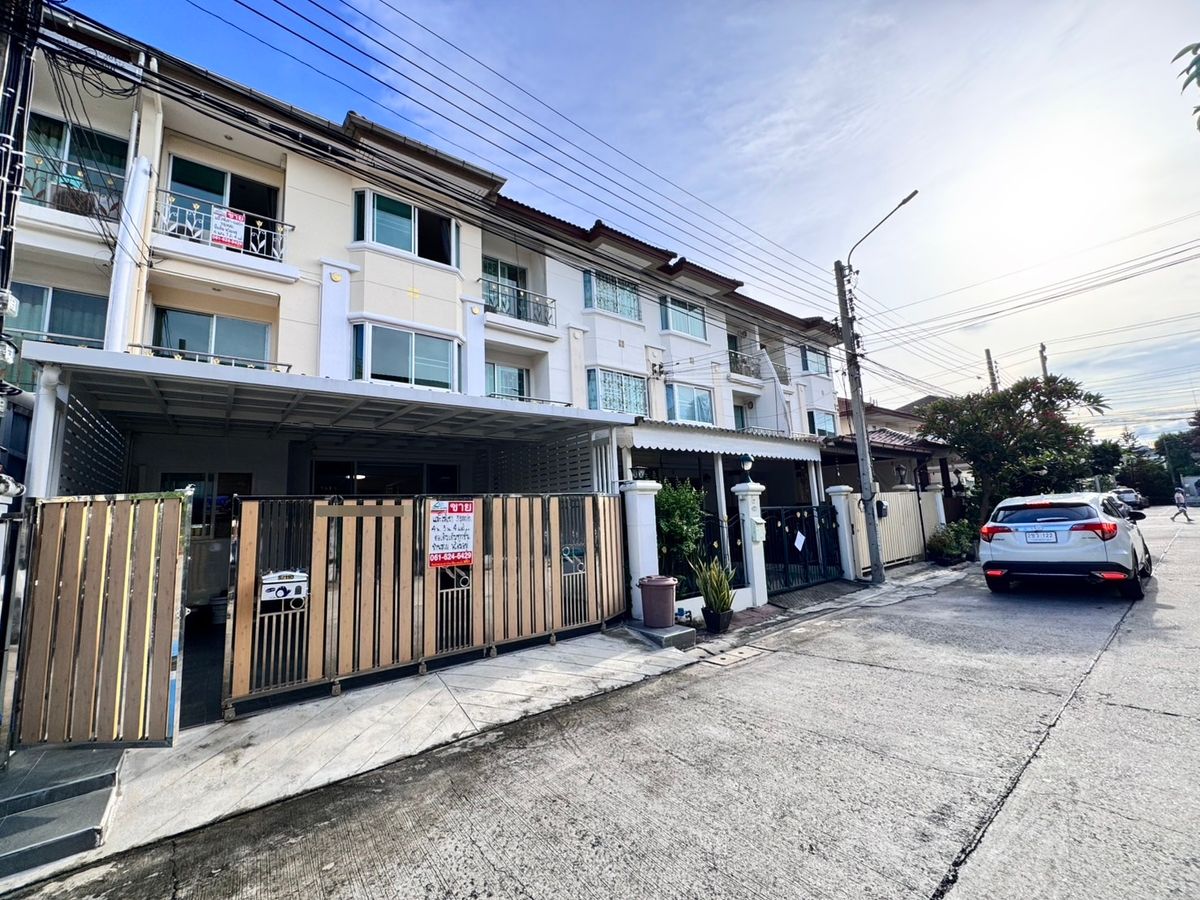 TownhomeSamut Prakan,Samrong : 3 -storey townhome for sale, Supalai Village, Sukhumvit - Srinakarin, near Bitec Bangna (N.1715)