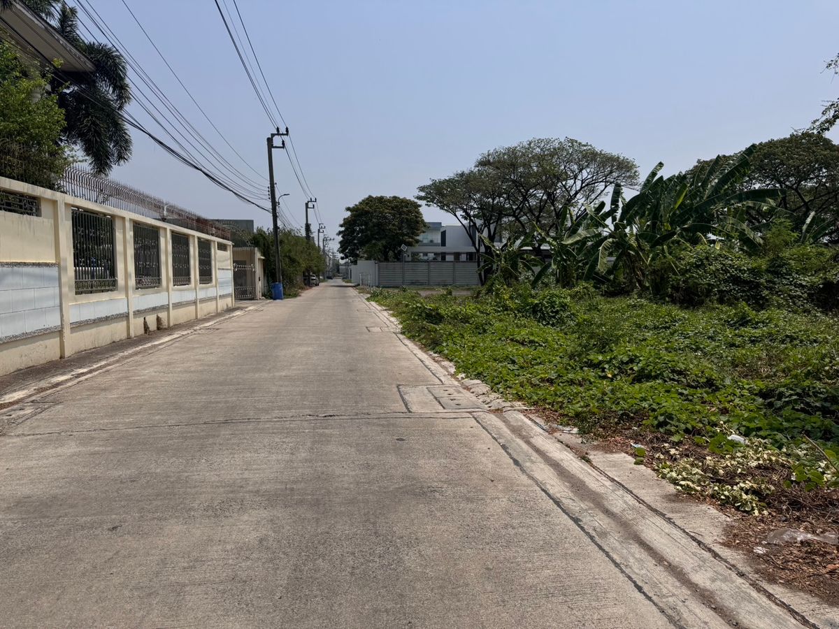 For RentLandPattanakan, Srinakarin : Land for rent, Krungthep Kreetha, Soi 20, Junction 3 Near Airport Link Hua Mak (N.1597)