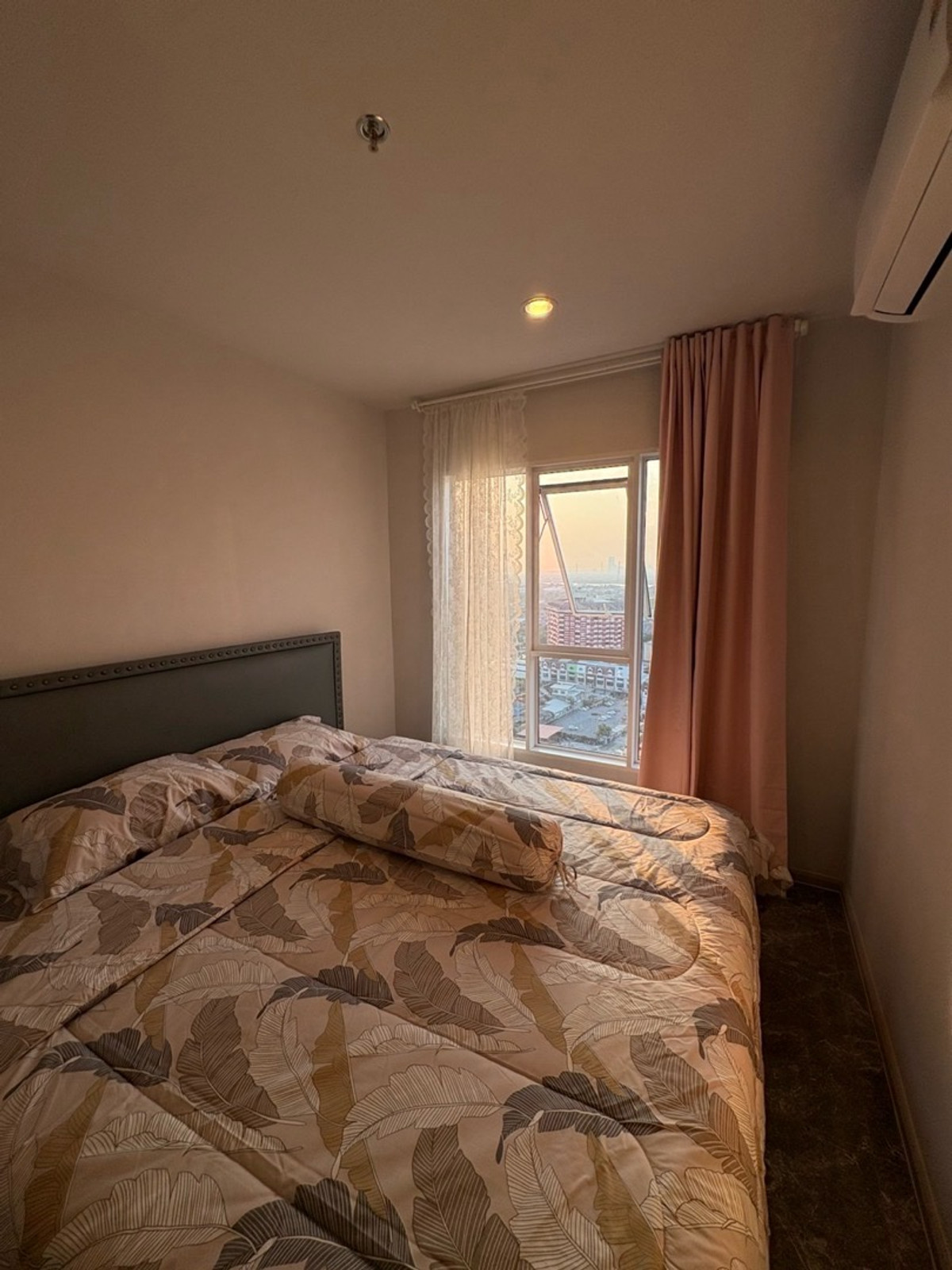 For RentCondoBangna, Bearing, Lasalle : Only 10,000 baht, brand new room Never rented Regent Home Bangna Make an appointment to see the room at Aunt Mam. ♾️ Tel/Line: 0992982923