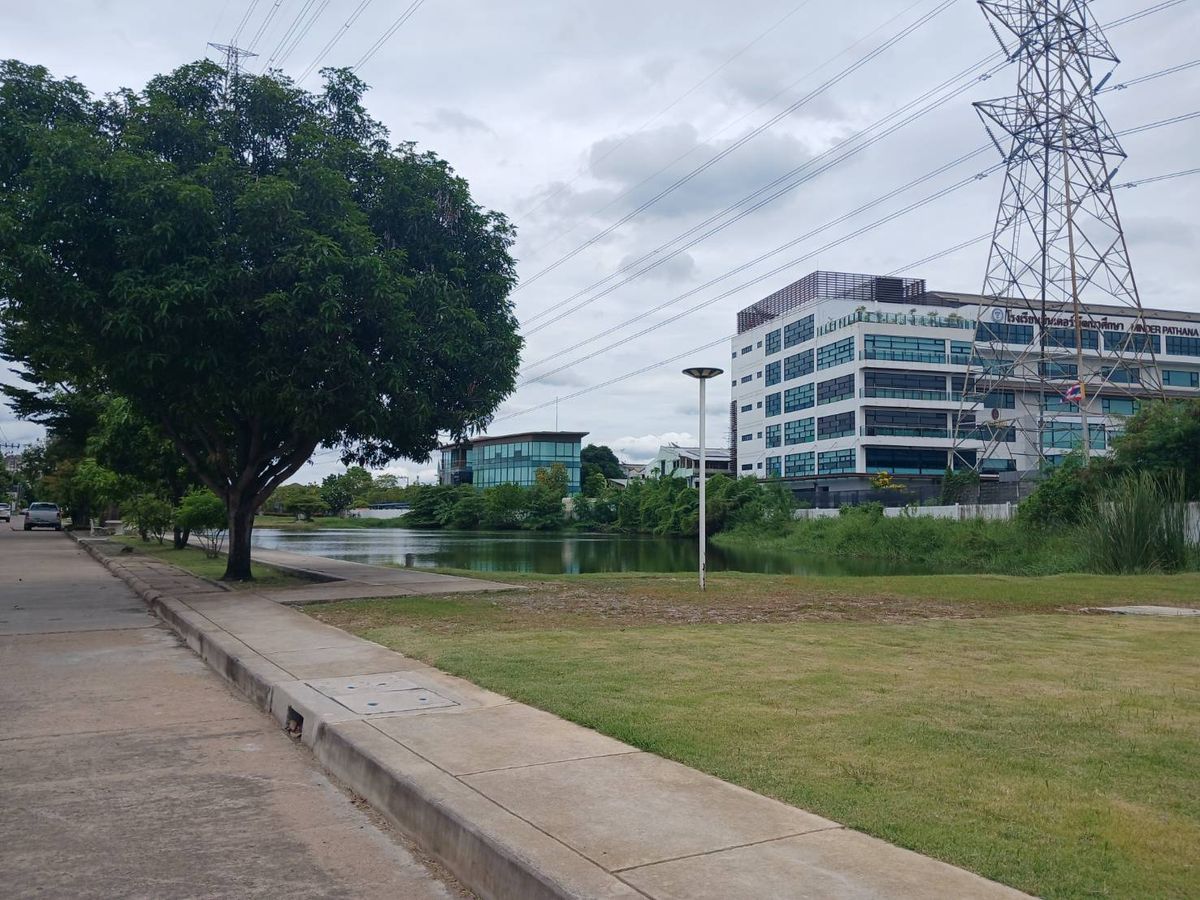 For RentHousePattanakan, Srinakarin : Rent a detached house, Phatthanakan 57, 319 sq.m. with a swimming pool and personal fisnet (N.934)