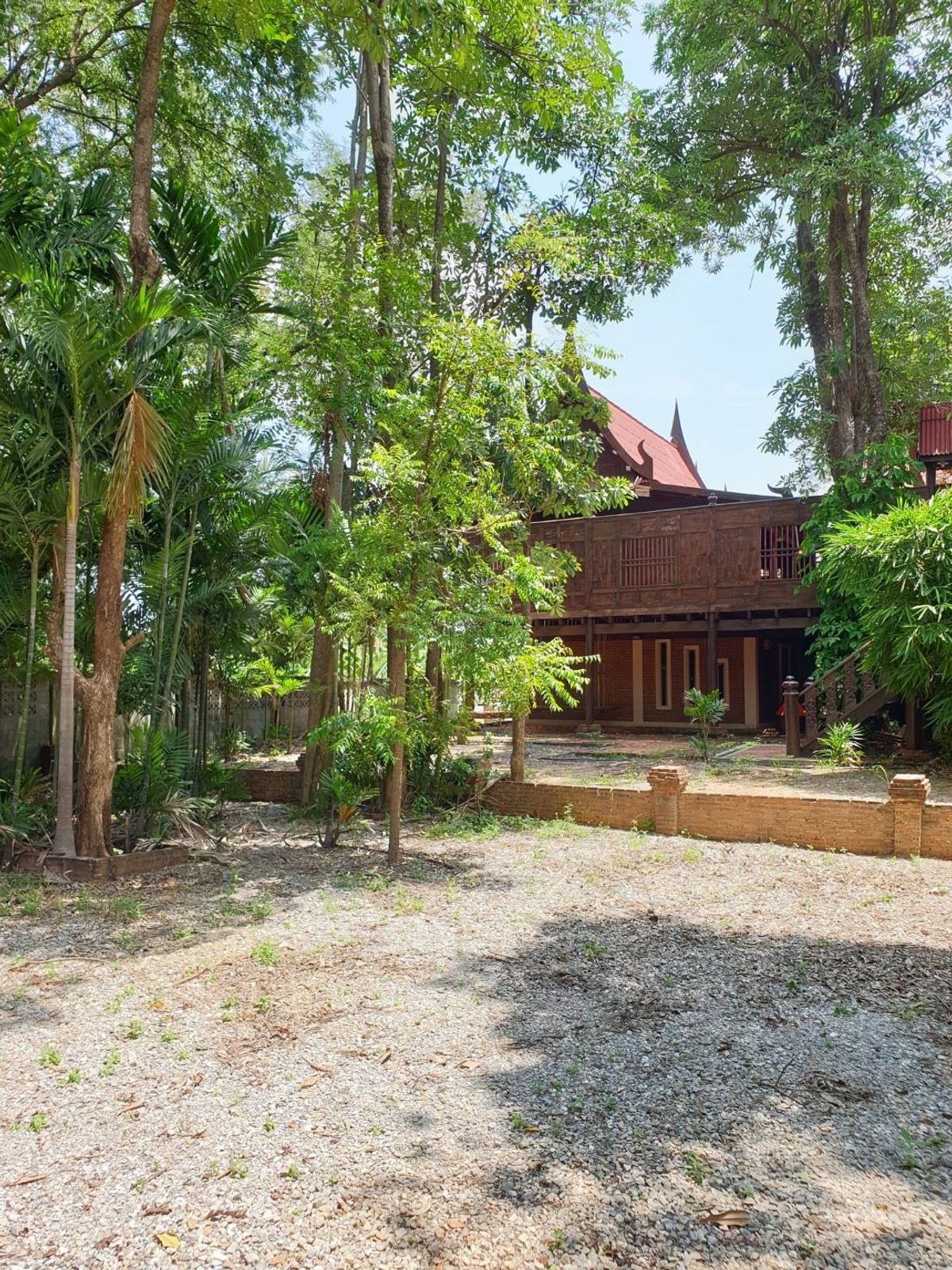 ขายบ้านสุพรรณบุรี : เรือนไทยหมู่ชุดใหญ่ไม้สัก รูปแบบมาตรฐาน ตกแต่งสไตล์รีสอร์ท 